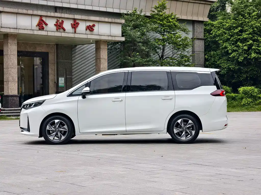 GAC Trumpchi M6 2021 — фото 6