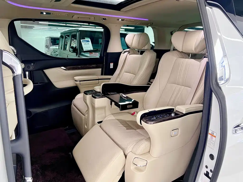 Toyota Alphard 2020 — фото 19