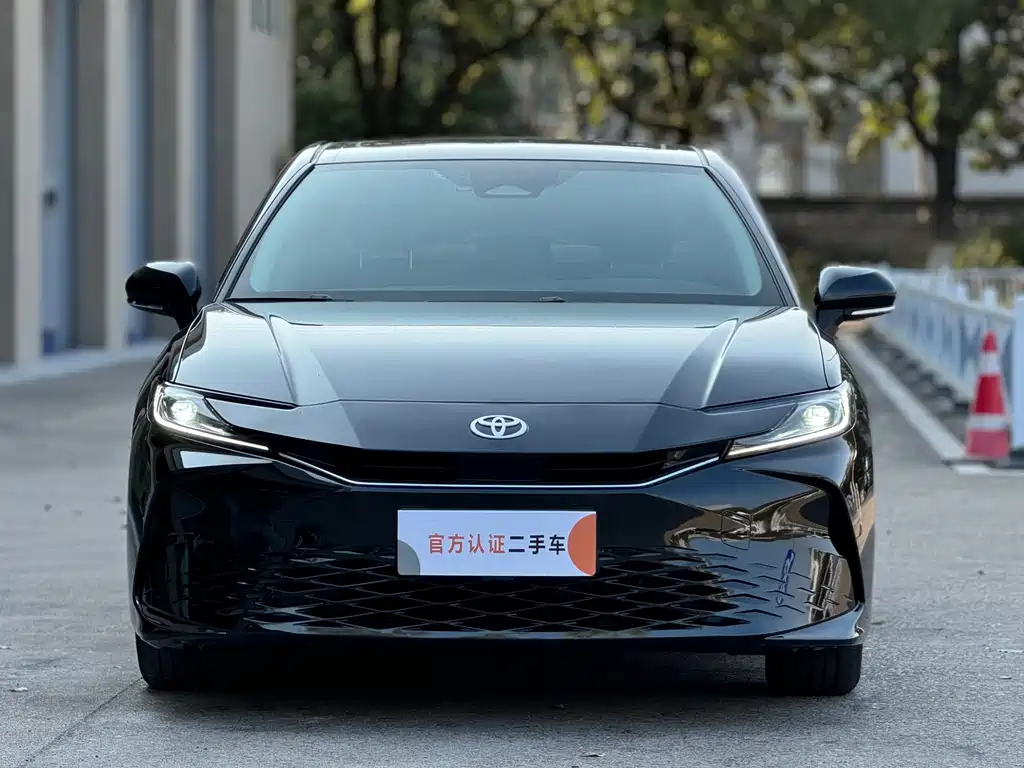 Toyota Camry 2025 — фото 2