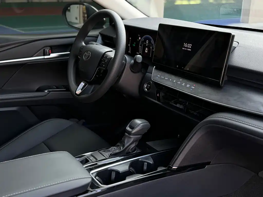 Toyota Camry 2025 — фото 14