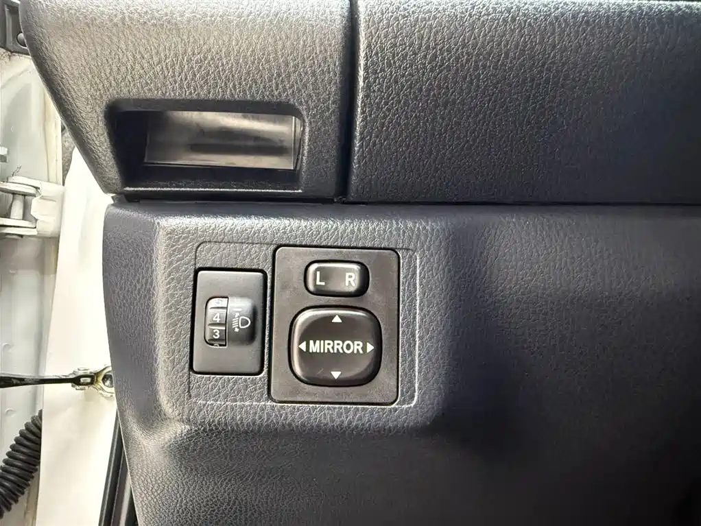Toyota Yaris L 2022 — фото 9