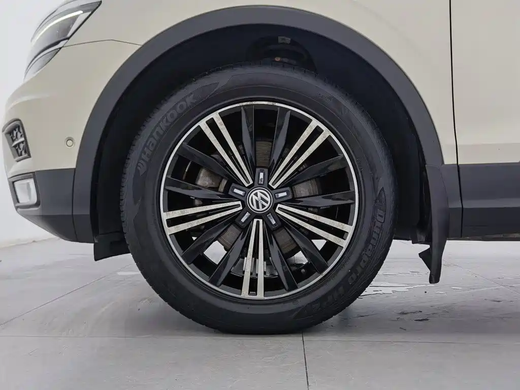 Volkswagen Tiguan L 2018 — фото 17