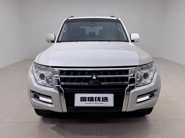 Mitsubishi Pajero 2018