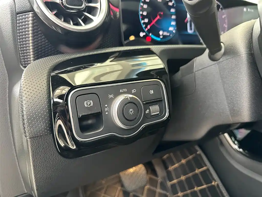 Mercedes-Benz A-Class 2021 — фото 20
