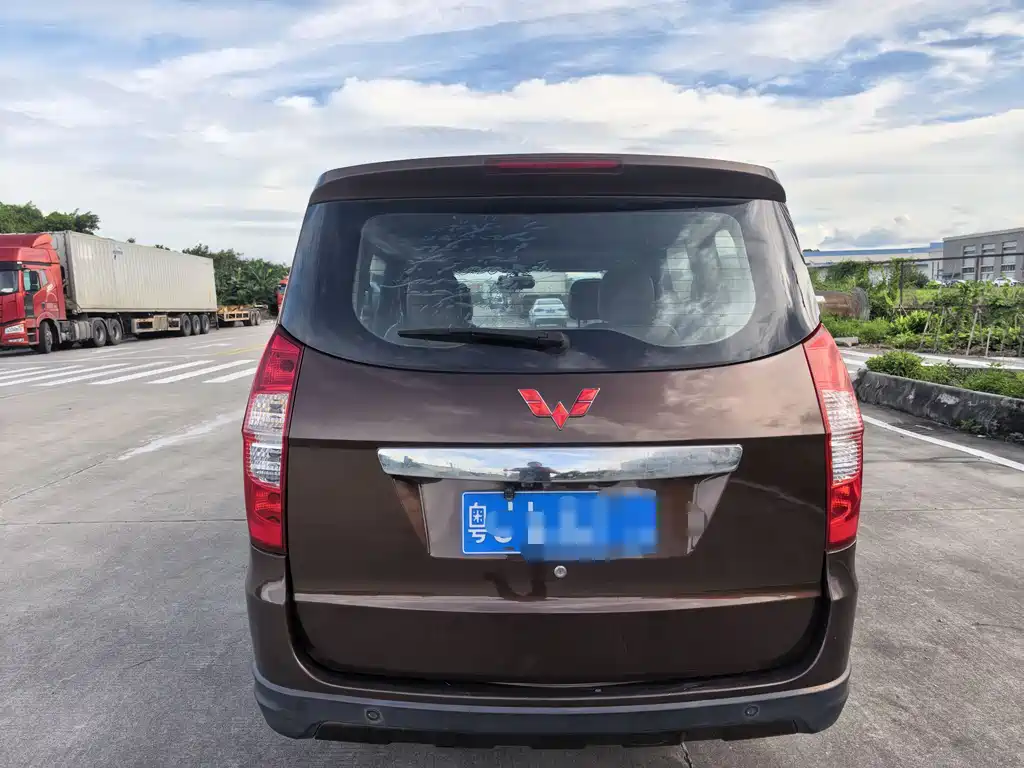 Wuling Hongguang 2014
