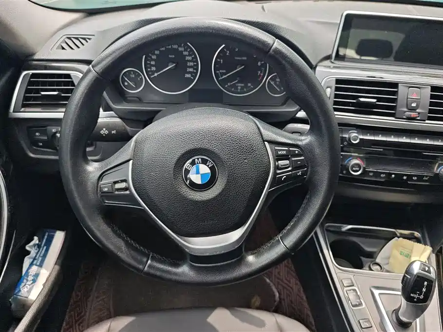 BMW 3 Series 2016 — фото 15