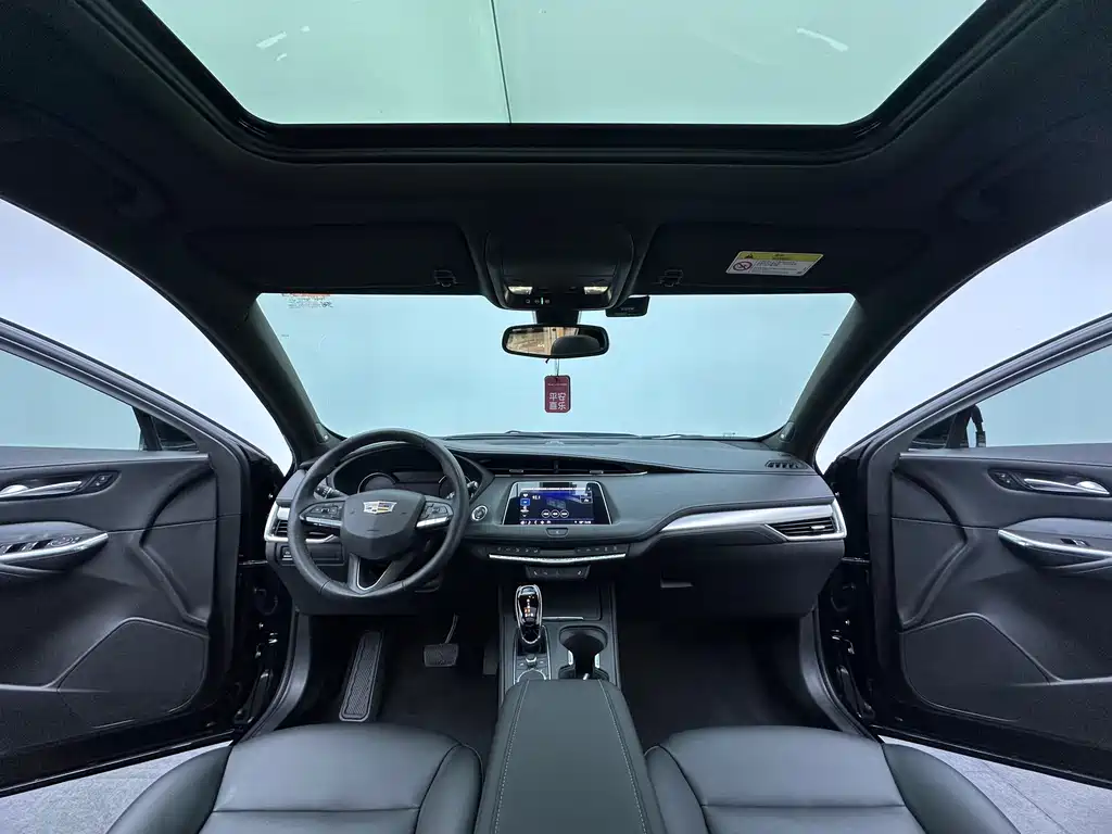 Cadillac XT4 2021 — фото 11