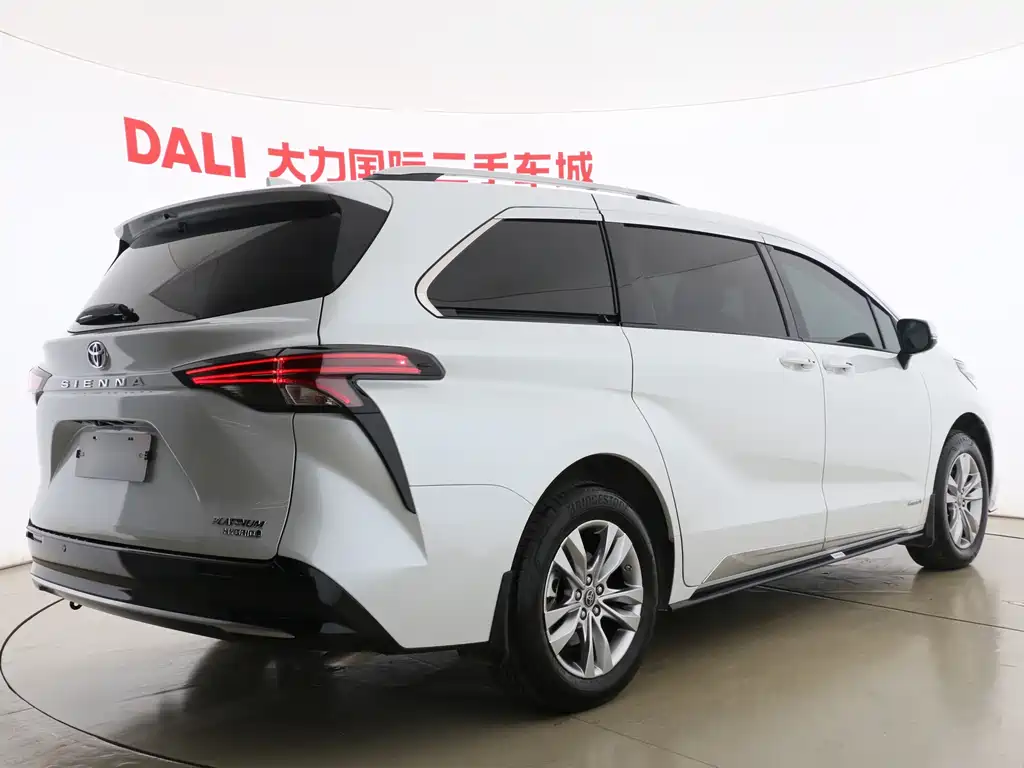 Toyota Sienna 2022 — фото 15