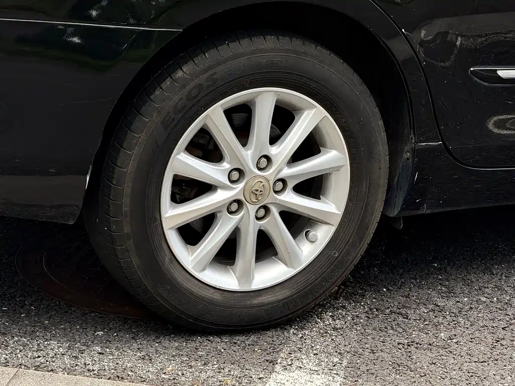 Toyota Camry 2014 — фото 18