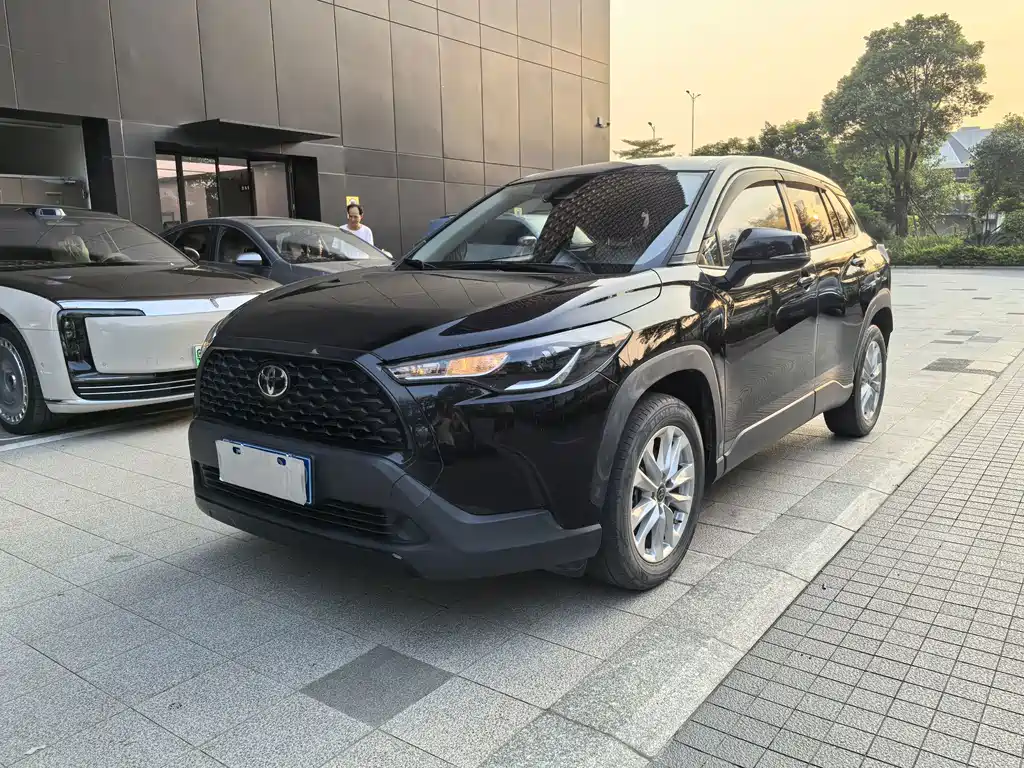 Toyota Corolla Cross 2023 — фото 1