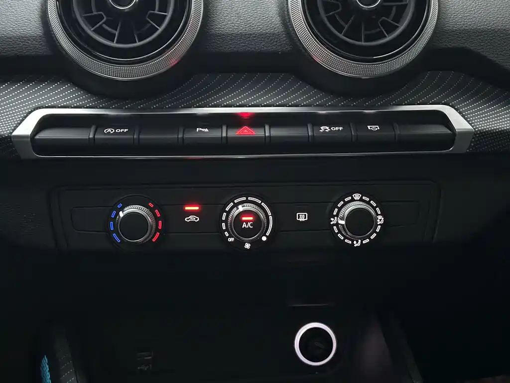 Audi Q2L 2023