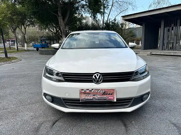 Volkswagen Sagitar 2014