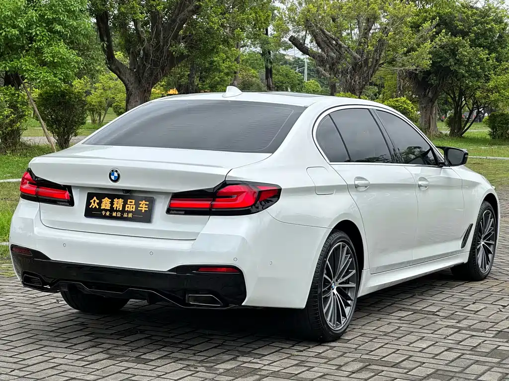 BMW 5 Series 2023 — фото 13