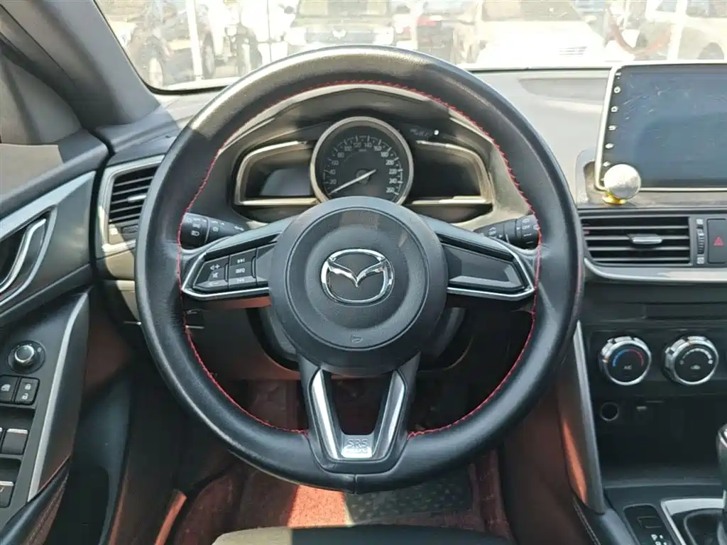 Mazda CX-4 2018 — фото 11