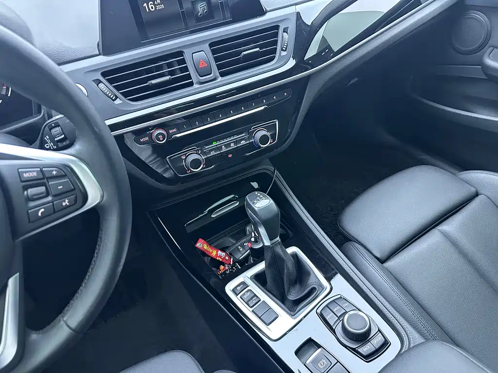 BMW 1 Series 2019 — фото 14