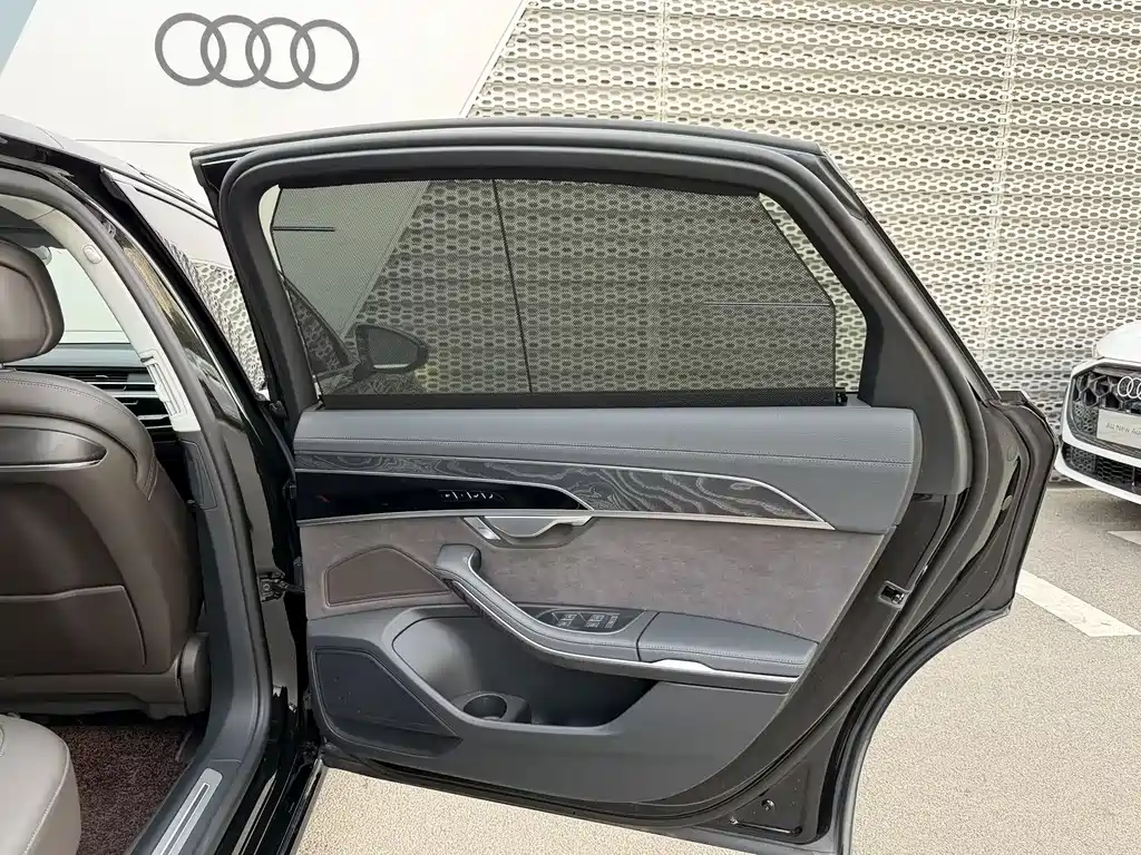 Audi A8 2025 — фото 24