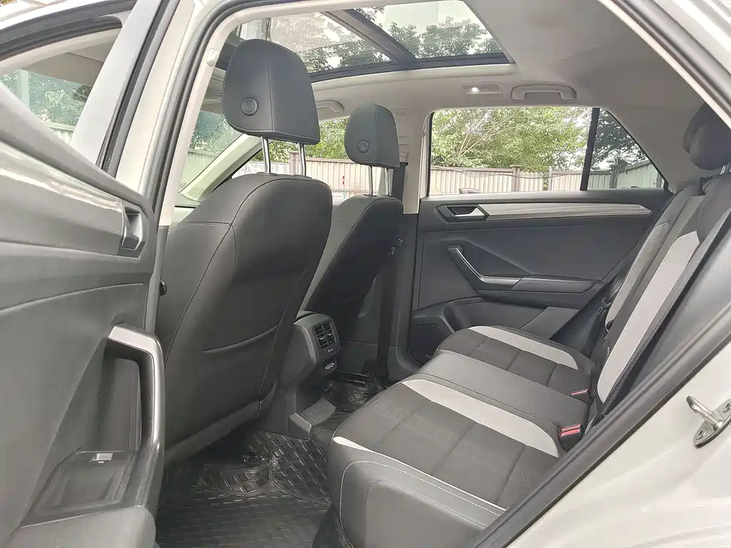 Volkswagen T-Roc 2022 — фото 12