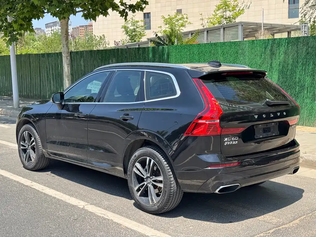 Volvo XC60 2019 — фото 9