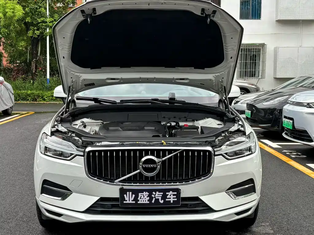 Volvo XC60 2020 — фото 8