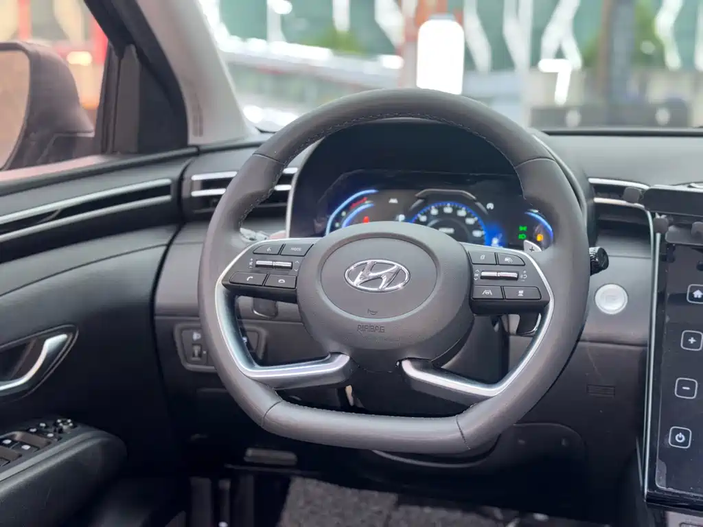 Hyundai Tucson 2023 — фото 16