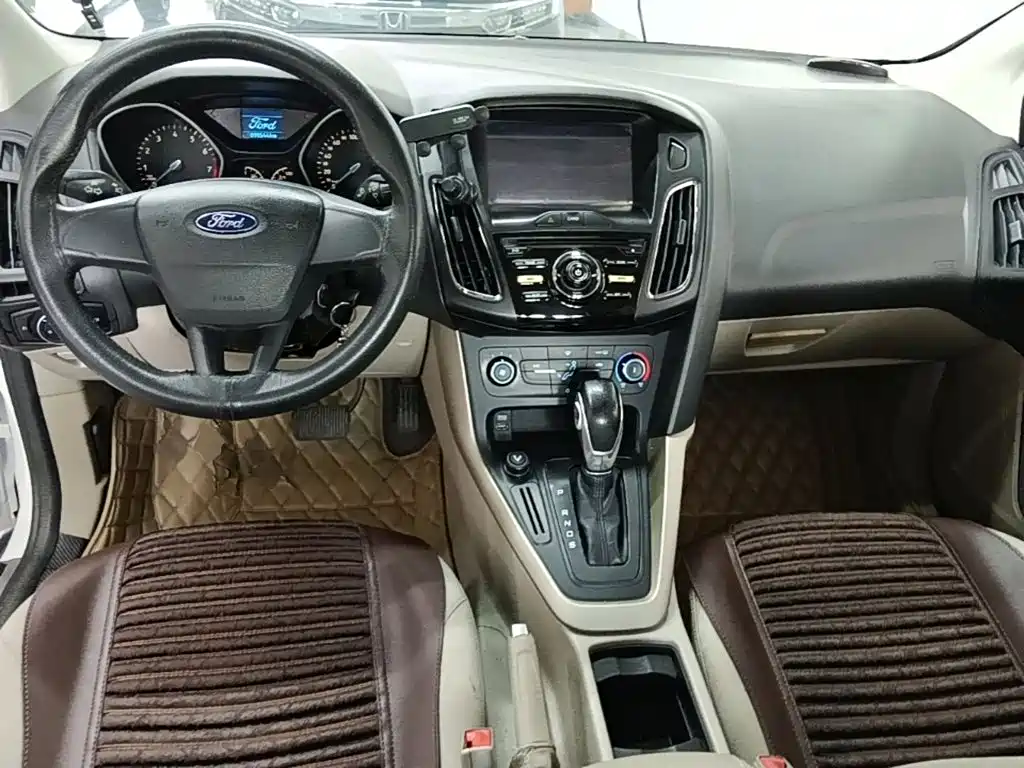 Ford Focus 2016 — фото 10