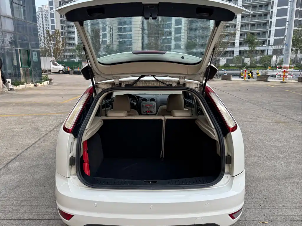 Ford Focus 2015 — фото 16