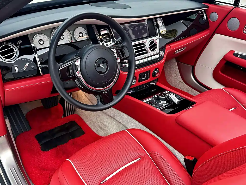 Rolls-Royce Dawn 2018 — фото 14