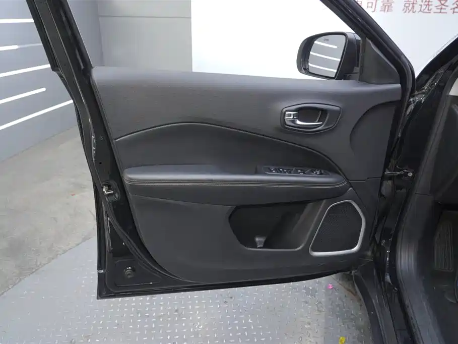 Jeep Compass 2019 — фото 21