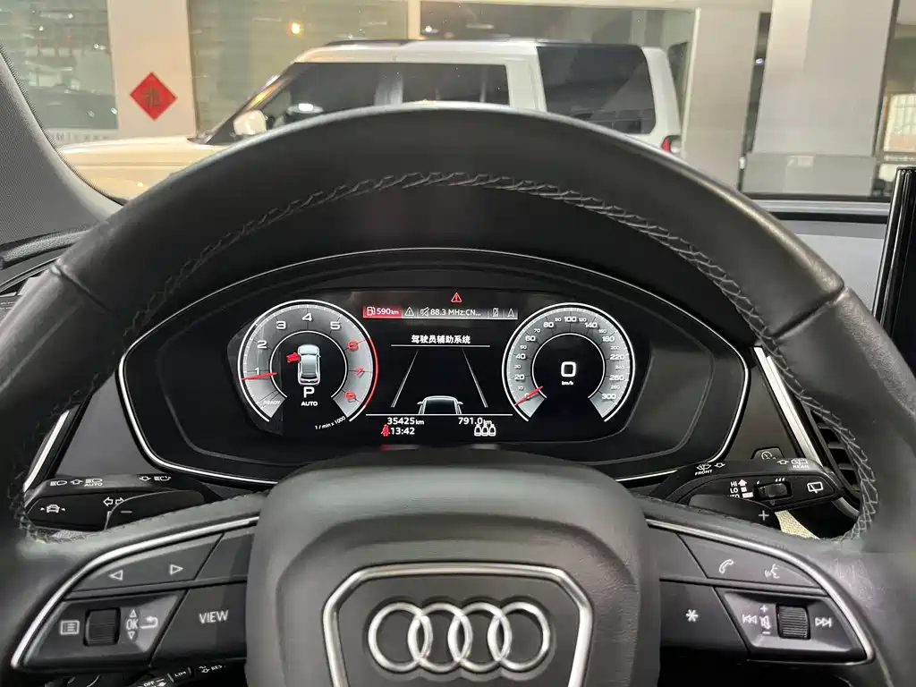 Audi Q5L 2023 — фото 10