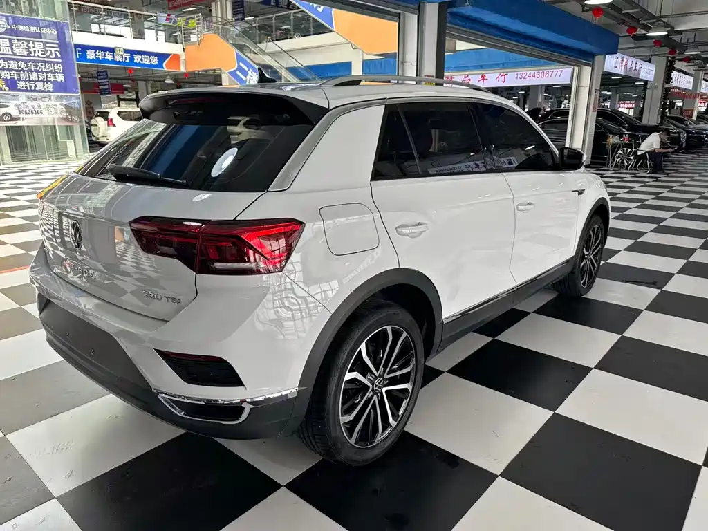 Volkswagen T-Roc 2023 — фото 16