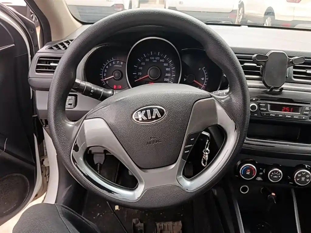 Kia K2 2016 — фото 11