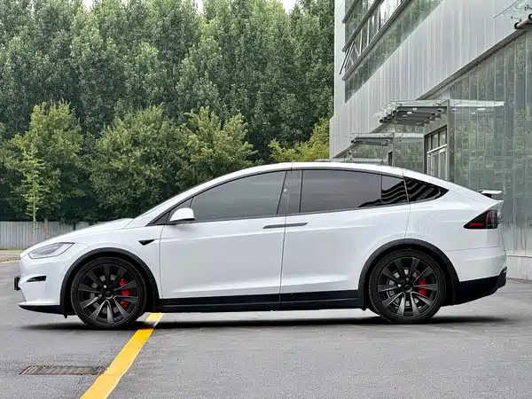Tesla Model X 2024