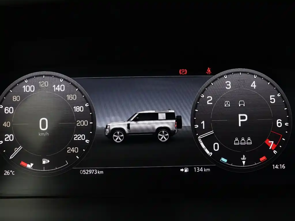 Land Rover Defender 2022 — фото 27