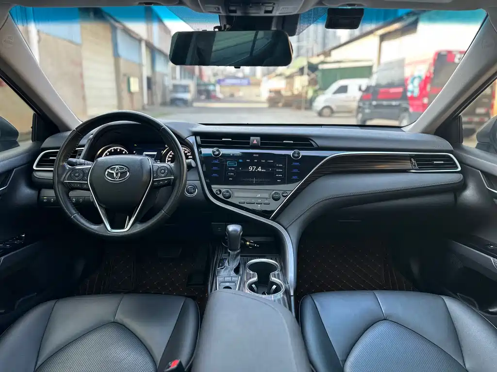 Toyota Camry 2020 — фото 12