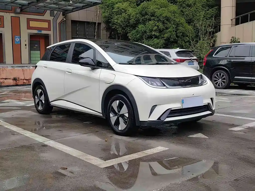 BYD Dolphin 2023