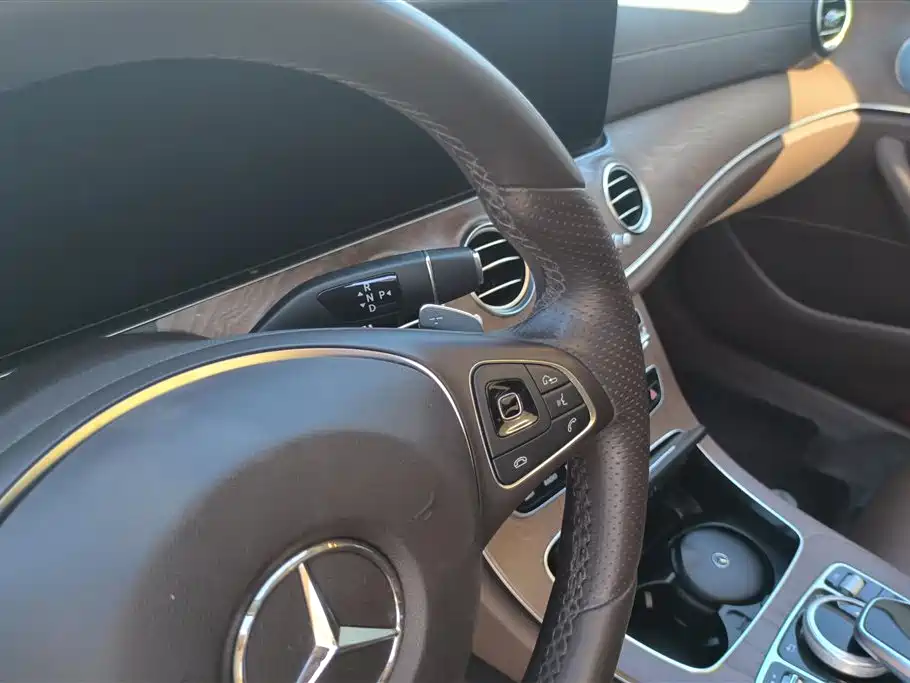 Mercedes-Benz E-Class 2018 — фото 15