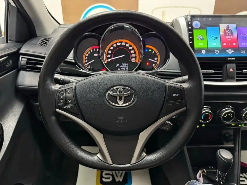 Toyota Yaris L 2023 — фото 11