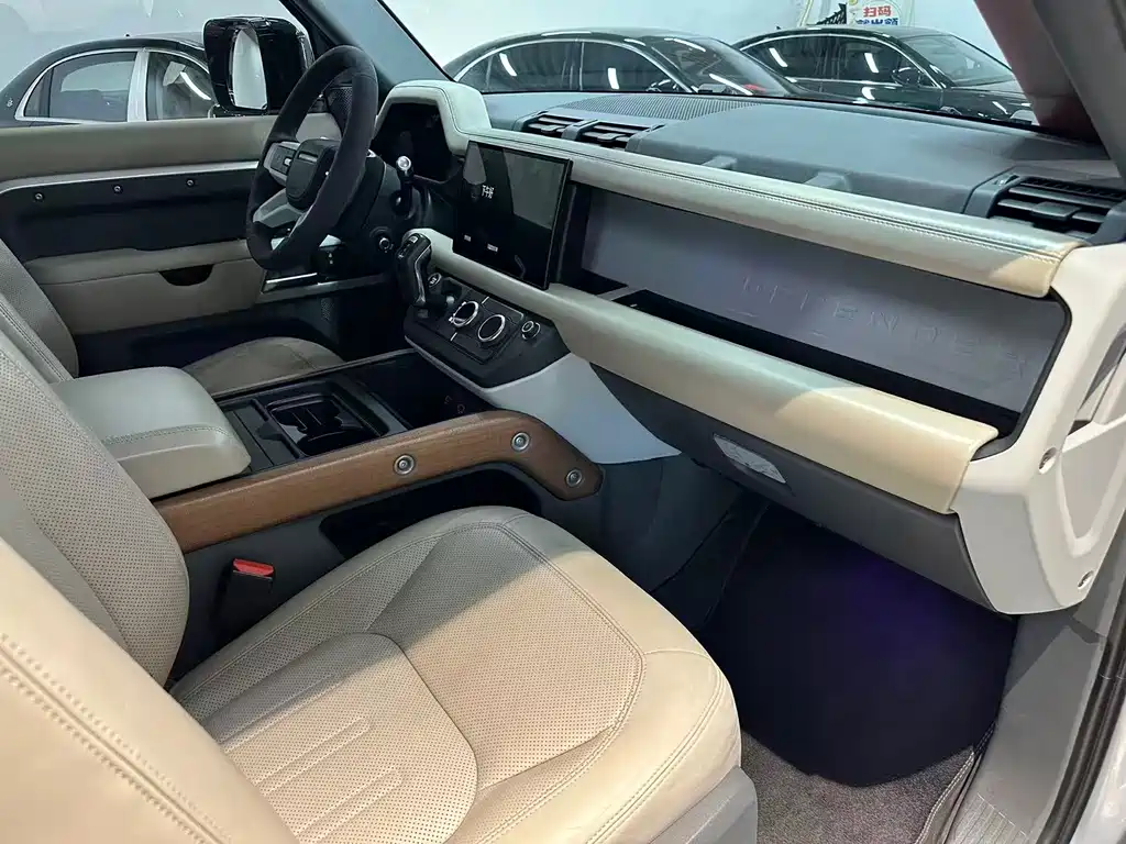Land Rover Defender 2021 — фото 12