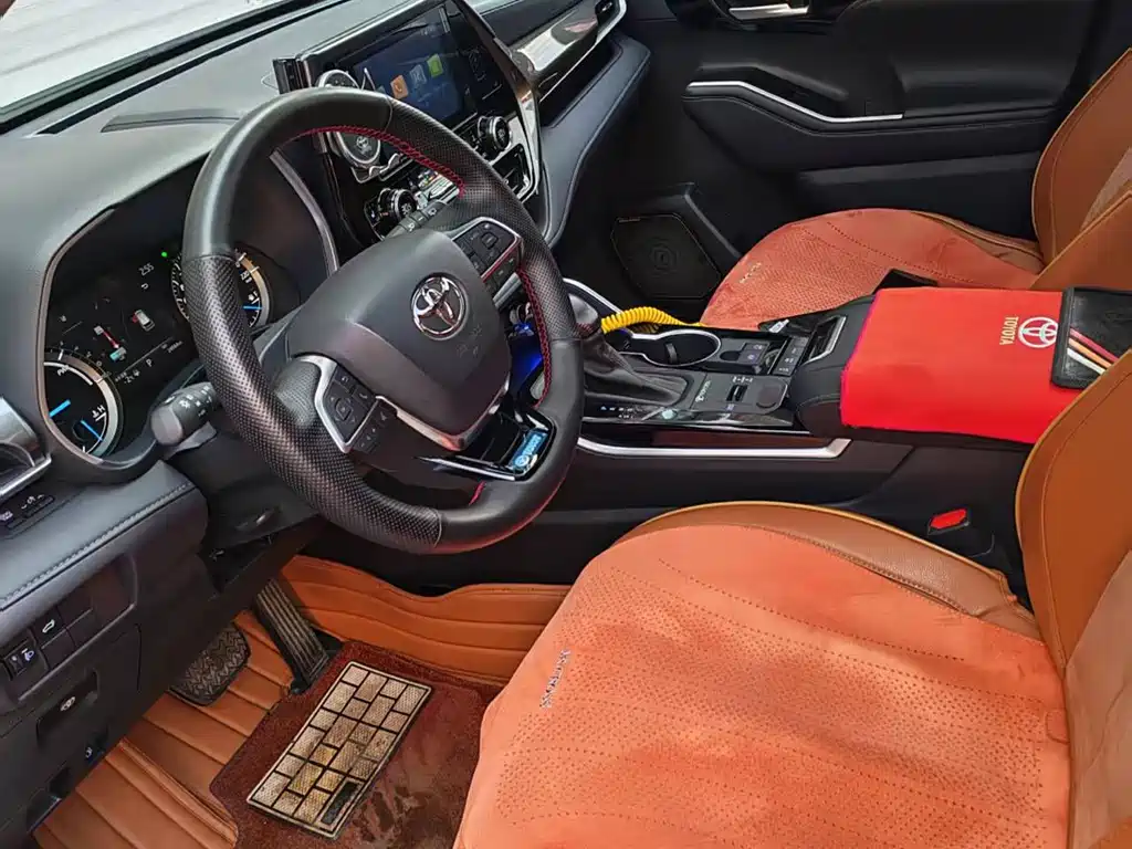 Toyota Highlander 2022 — фото 11