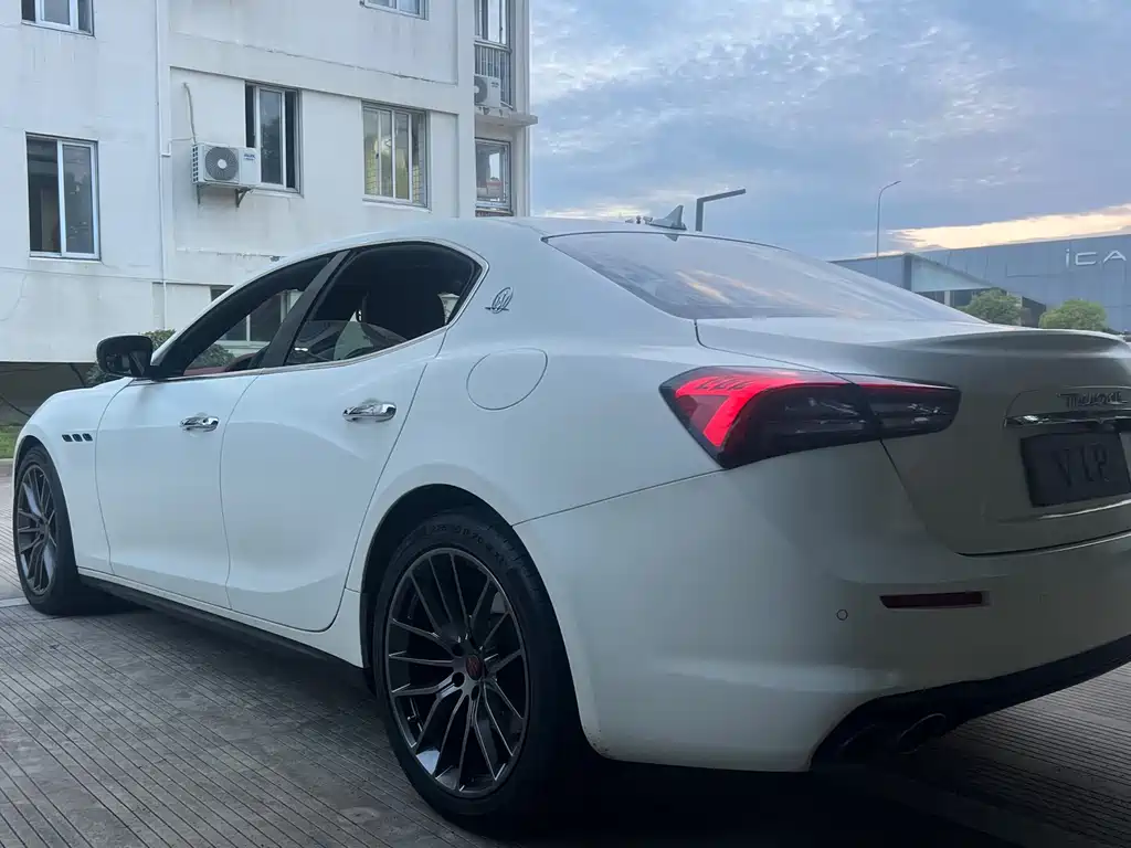 Maserati Ghibli 2021 — фото 23