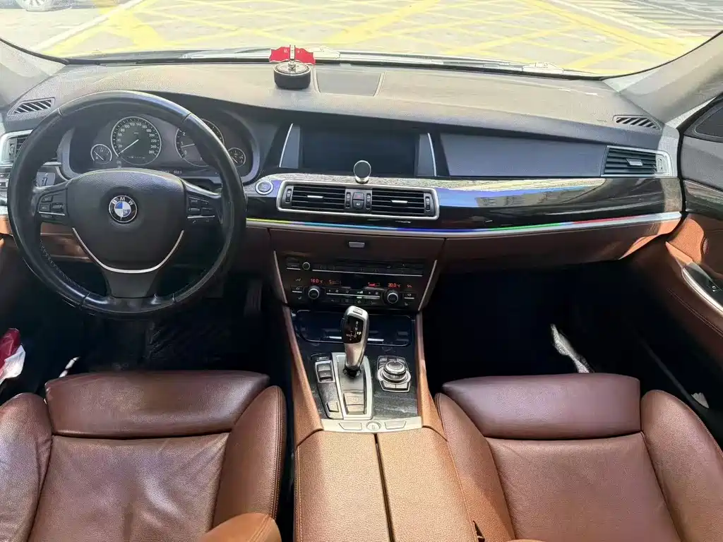 BMW 5 Series GT 2012 — фото 5