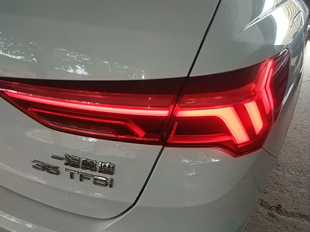 Audi Q3 2021 — фото 8