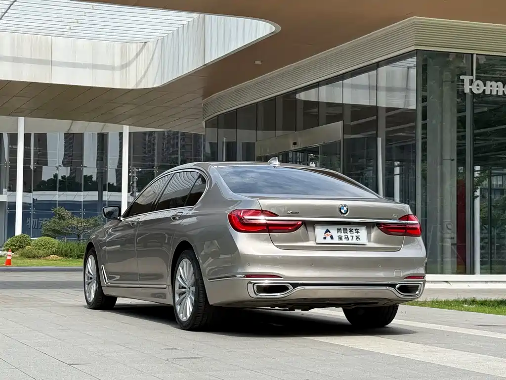 BMW 7 Series 2016 — фото 13