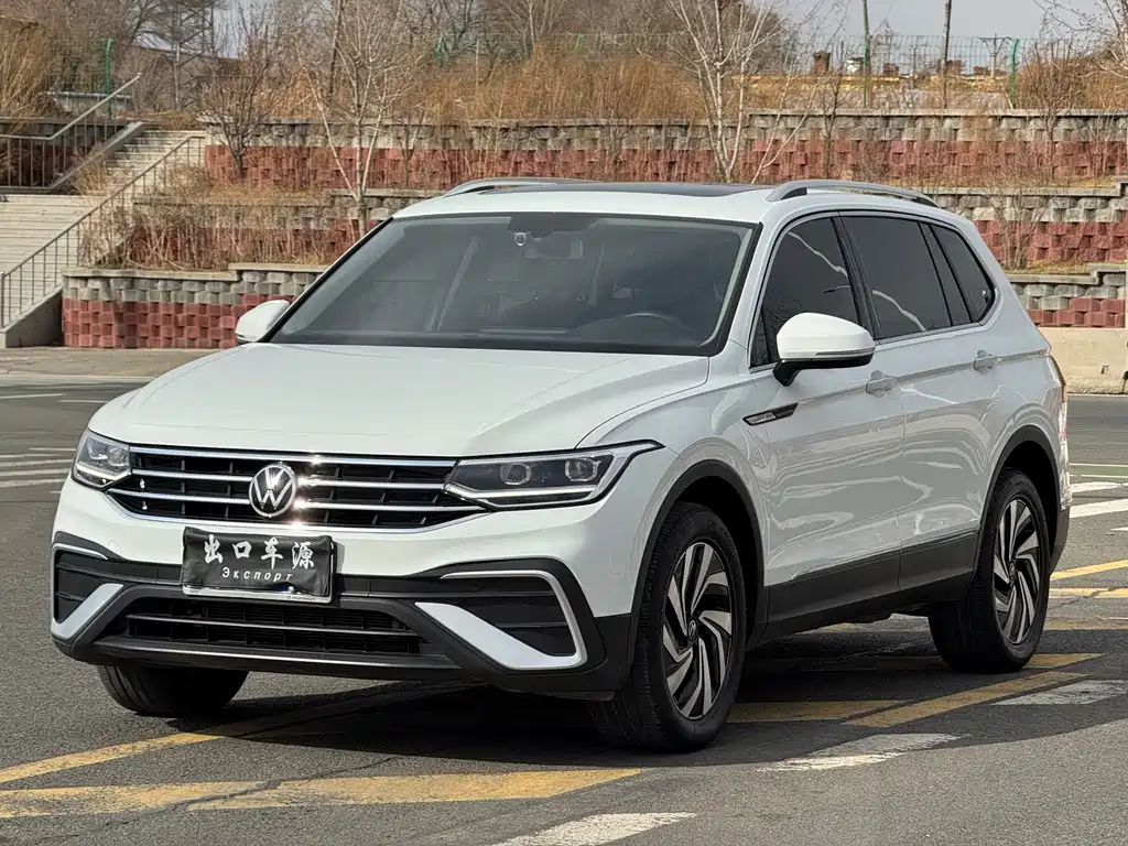 Volkswagen Tiguan L 2022 — фото 1