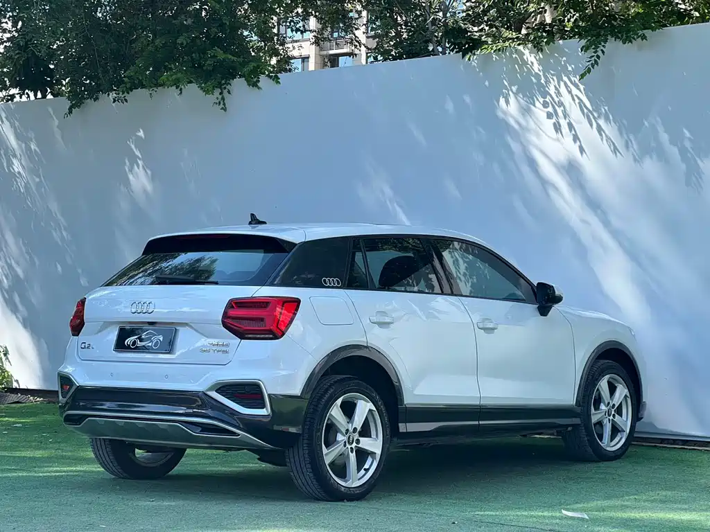 Audi Q2L 2023 — фото 9
