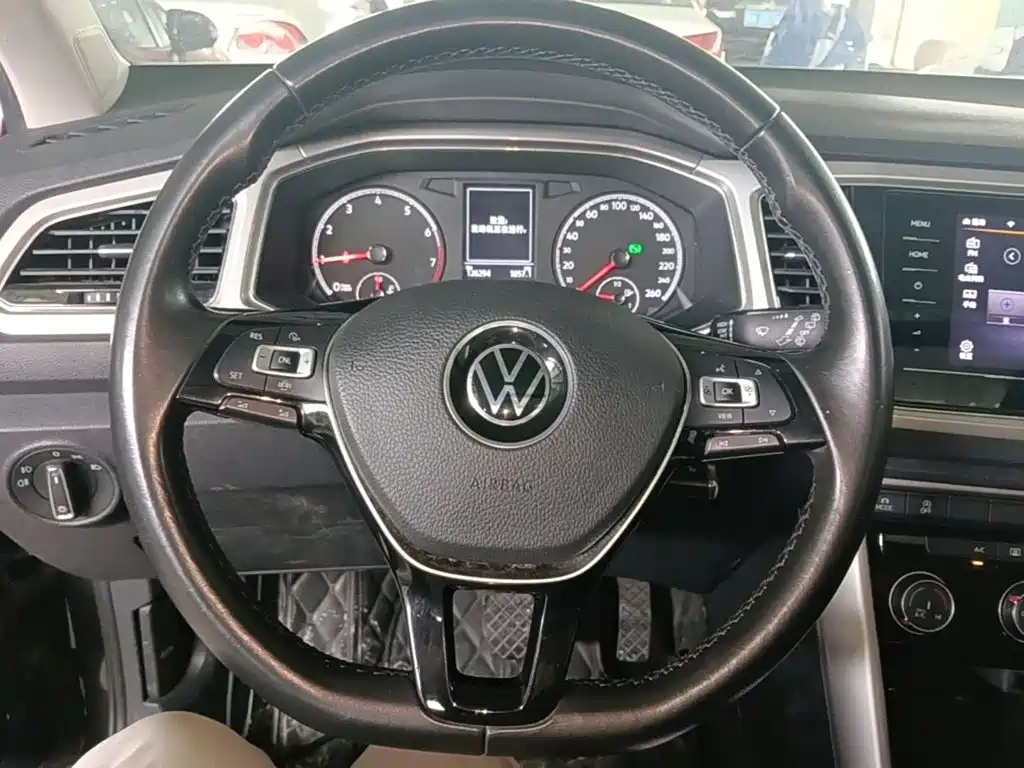 Volkswagen T-Roc 2021 — фото 11