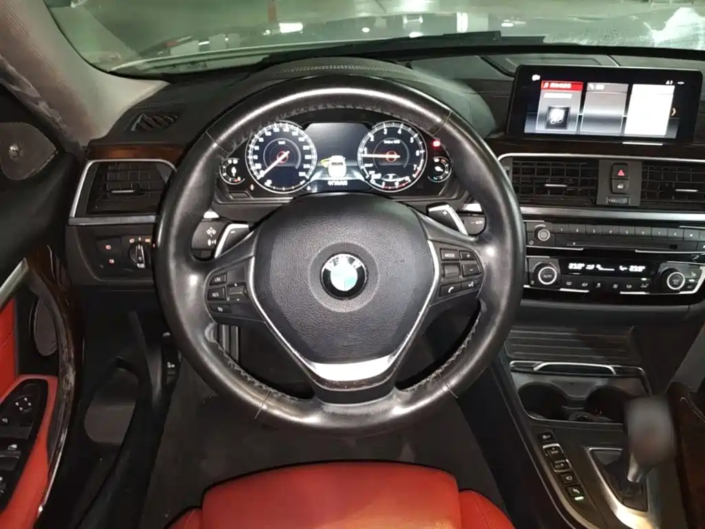 BMW 3 Series 2018 — фото 11
