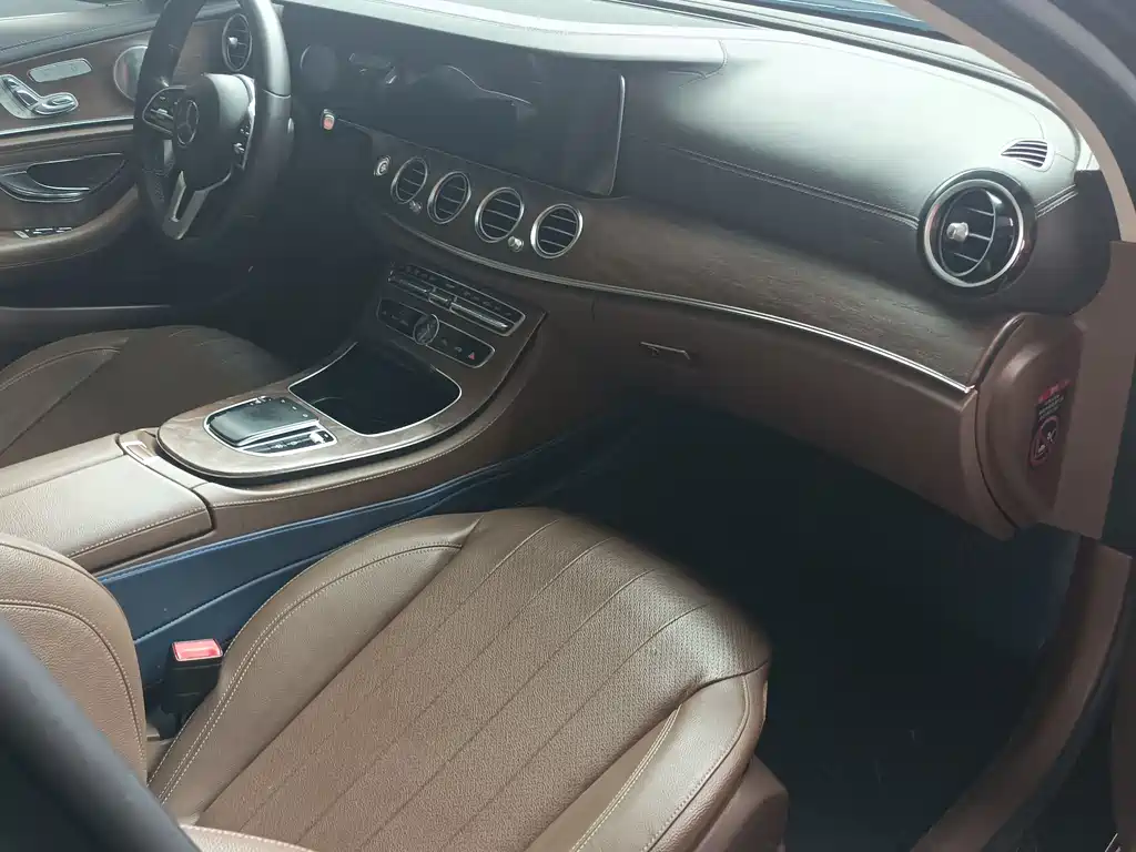 Mercedes-Benz E-Class 2019 — фото 11
