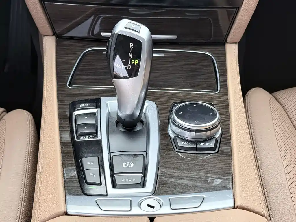 BMW 7 Series 2014 — фото 12