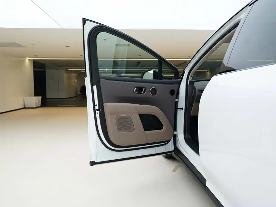 Li Auto i8 2026 — фото 16